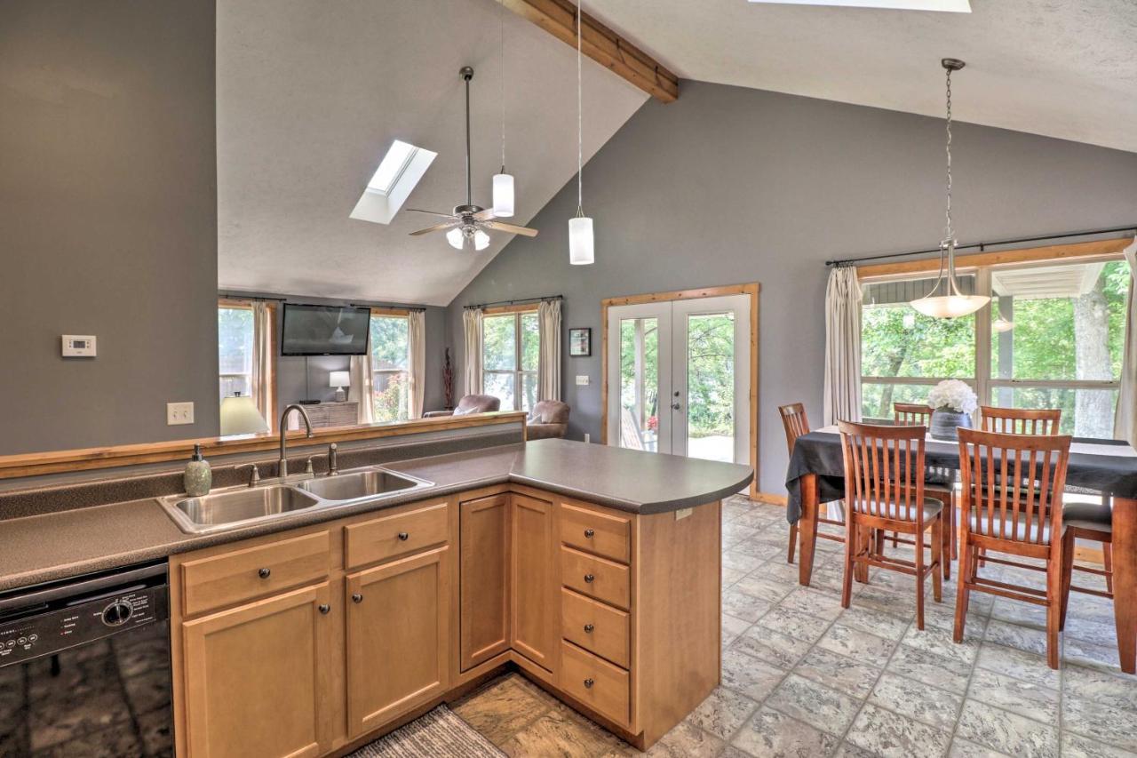 Mountain Home Cottage With Deck On White River! Gassville Exterior photo